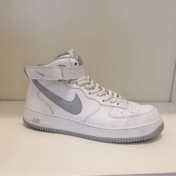 Nike Air Force 1 Mid '07 'White Wolf
Grey' Men’s Basketball Sneakers Size 12 - Picture 2 of 8